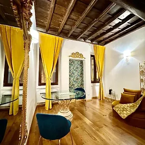 Apartment Via Della Scala, Rome